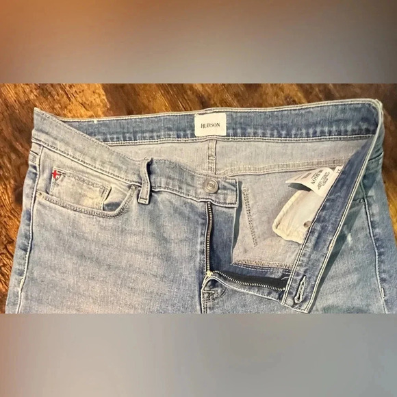 HUDSON | ladies Krista straight crop jeans with rolled cuff. Size: 32. - Picture 6 of 15